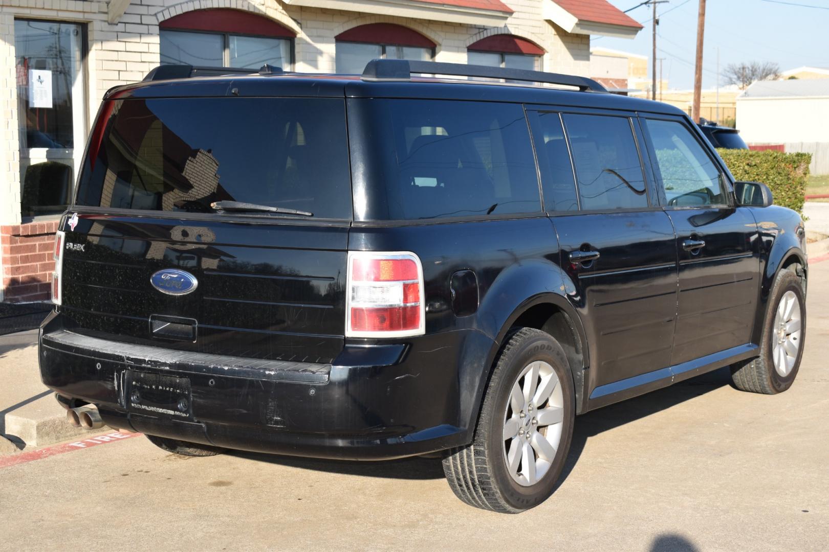 2009 Black /Gray Ford FLEX (2FMDK51C19B) with an V6, 3.5L engine, AUTOMATIC transmission, located at 5925 E. BELKNAP ST., HALTOM CITY, TX, 76117, (817) 834-4222, 32.803799, -97.259003 - Purchasing a 2009 Ford Flex can be a great decision for several reasons: Spacious and Versatile Interior: The Ford Flex is known for its spacious and comfortable interior, offering seating for up to seven passengers across three rows. The boxy design maximizes interior space, providing ample headro - Photo#4